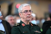 عکسی دیده نشده از سردار شهید باقری در کنار همسرش