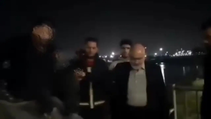 جلوگیری استاندار خوزستان از خودکشی یک جوان روی پل سفید