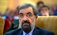 محسن رضایی به آمریکایی ها: دست دو آدم زنجیری را ببندید!