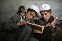 تصاویر؛ کودکان افغان در مدارس دینی؛ آموزش یا القای تفکرات مذهبی؟