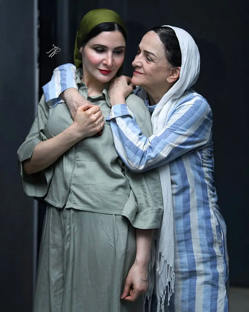 گلاب آدینه و نورا هاشمی