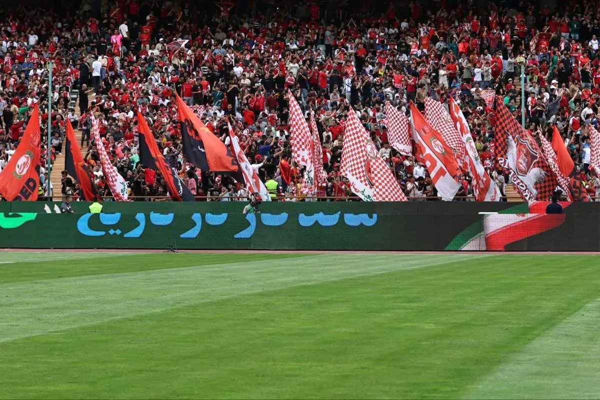  شعار هواداران خشمگین پرسپولیس درویش «حیا کن، رها کن»/ فیلم