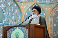 امام‌جمعه قم: شیفتگان صلح با آمریکا باید بدانند تا به راه و روش آنان تعظیم نکنید، به شما روی خوش‌نشان نمی‌دهند