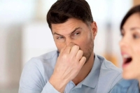 چگونه بوی بد دهان را برطرف کنیم؟