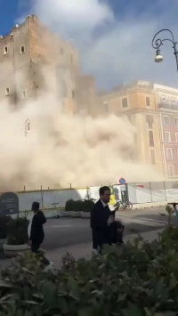 ریزش بخشی از یک برج قرون وسطایی در «رم»