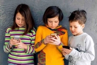 موبایل چه بلایی بر سر مغز کودکان می‌آورد؟
