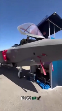 پرواز جنگنده‌های اف-35 در آسمان ریاض