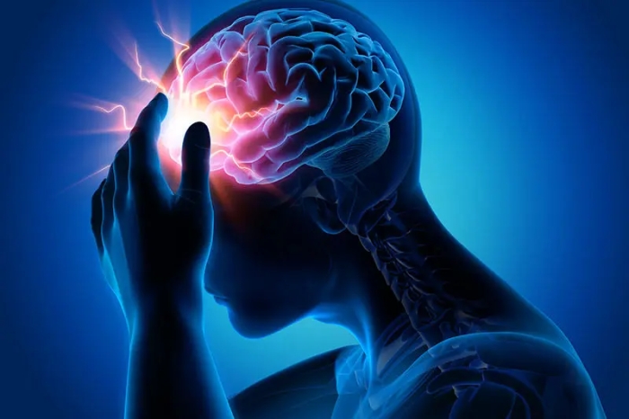 این نشانه‌های اولیه سکته مغزی را جدی بگیرید