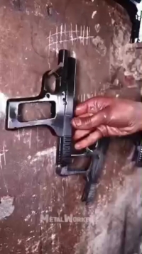 ویدئو؛ روش ساخت تپانچه توکاروف شوروی در یک کارگاه در پاکستان