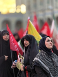 تصاویر مراسم وداع با رهبر شهید با پرچم‌های قرمز
