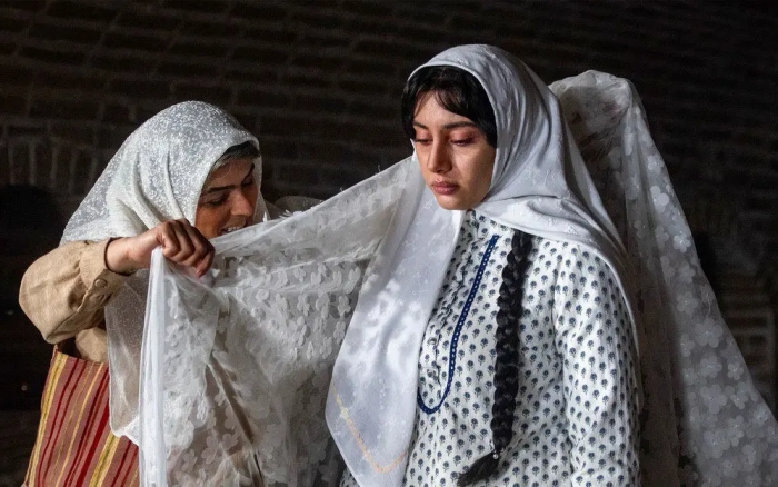 تصاویری جالب از بازیگران زن «بامداد خمار» در پشت صحنه سریال | عکسی به سبک دوران قاجار