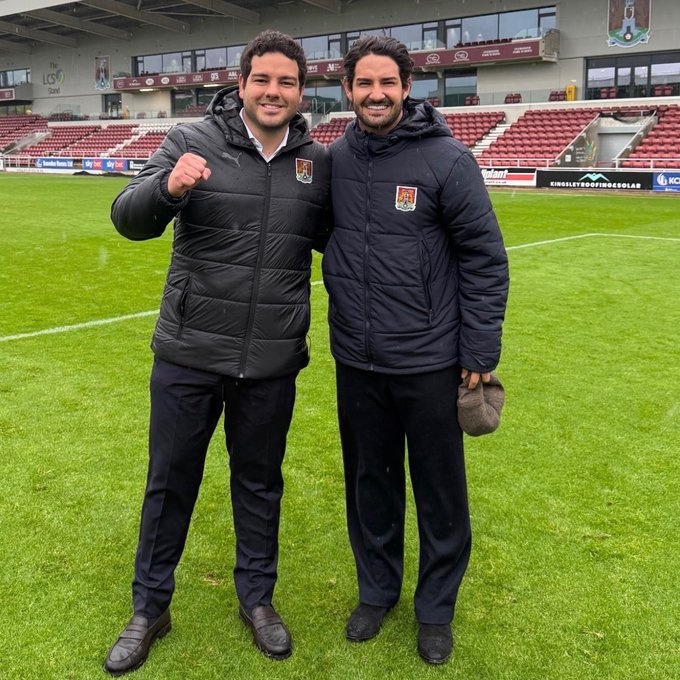 2555966